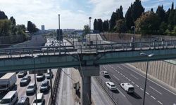 Edirnekapı Metrobüs durağında üst geçit çilesi: Geçici denildi, aylardır kapalı kaldı