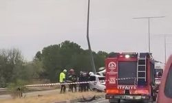 Elektrik direğine çarpan TOFAŞ ikiye bölündü: 1 ölü