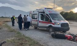 Erzincan'da motosikletle savrulan sürücü yaralandı