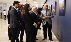 Esenler'de 'Al Sancağın Gölgesinde Anadolu' fotoğraf sergisi açıldı
