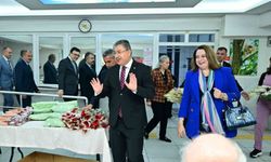 Eskişehir Valisi Dr. Erdinç Yılmaz ve eşi Şenay Yılmaz, Dünya Yaşlılar Günü'nde huzurevi sakinleriyle bir araya geldi