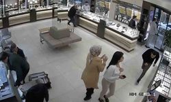 Etrafa ateş açıp, 4 kişiyi yaraladı