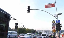 Eyüpsultan'da kazada 4 kişi yaralandı: Baba kızına sarıldı, olay yerine gelen anne fenalaştı