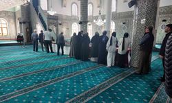 Gediz'de kutsal emanetlere vatandaşlar yoğun ilgi gösterdi