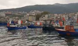Gemlik'te tekne ve kayıklar Türk bayraklarıyla donatıldı