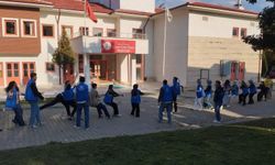 Gönüllü gençler çocuk evlerinde kalan çocuklarla buluştu