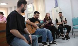 Hastalar müzikle moral buldu