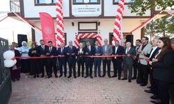 Hayati İnanç, Dilovası'nda kütüphane açılışına katıldı