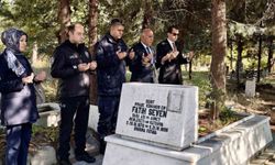 Hisarcık'ta şehit Fatih Seven, kabri başında dualarla anıldı
