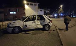 Isparta'da otomobiller kavşakta çarpıştı: 3 yaralı