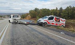 Isparta'da özel cenaze nakil aracı şarampole devrildi: 1 yaralı