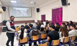 Jandarmadan öğretmen ve öğrencilere siber güvenlik eğitimi