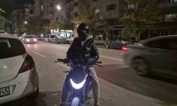 Kadın sürücü trafikte tartıştığı motosikletlinin üzerine yürüdü