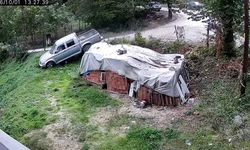 Kamyonet bahçeye uçtu, 3 kadın saniyelerle ölümden döndü