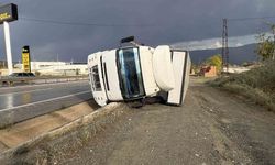 Kastamonu'da devrilen kamyondaki 2 kişi yaralandı