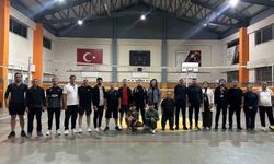 Kaymakam Hülür ve kurum müdürleri voleybol maçında buluştu