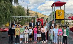 Kaymakam Pelvan deprem konutları ve çocuk parkları inceledi