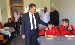 Keleş, taşımalı eğitim gören öğrencilerle yemekte buluştu