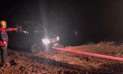 Kilis'te çamura saplanan araçlar kurtarıldı