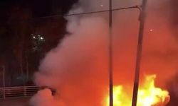 Kocaeli'de iki ayrı araç yangını: Otomobil ve tır dorsesi alev aldı