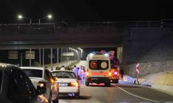 Köprüye çıkarak intihara kalkışan genci jandarma kurtardı