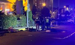 Küçükçekmece'de motosiklet otomobille çarpıştı: 1 ölü, 1 yaralı