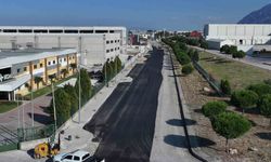 Manisa'nın iki OSB'si arasındaki yol yenileniyor