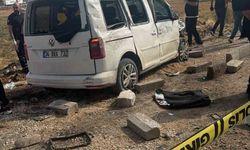 Mardin'de hafif ticari araç ile kamyonet çarpıştı: 1 ölü, 2 yaralı