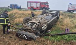 Mardin'de otomobil şarampole devrildi: 3 yaralı