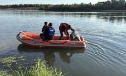 Meriç Nehri'nde botu alabora olan Iraklı ailenin kayıp son çocuğu için arama çalışmaları sürüyor