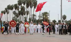 Mersin'de Cumhuriyet'in 103. yılında Atatürk Anıtı'na çelenk sunuldu