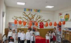 Minik yüreklerden Cumhuriyet'e anlamlı armağan: İstiklal Marşı'nın 10 kıtasını ezberlediler