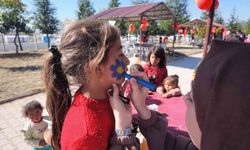 Niğde'de mevsimlik tarım işçilerinin çocukları gönüllerince eğlendi