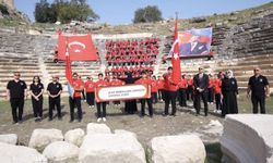 Osmaniye'de 103 öğrenci Cumhuriyet'in 103. yılını antik kentte kutladı