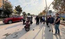 Otomobil ile motokurye çarpıştı: 2 yaralı
