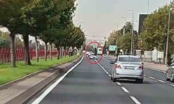 Otomobille çarpışan motosiklet sürücüsü havaya savruldu: 1 yaralı