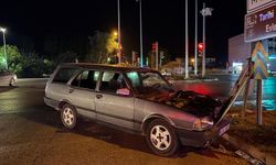Otomobiller kavşakta çarpıştı: 1 yaralı