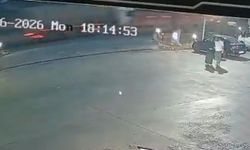 Pancar yüklü traktöre tır çarptı, şeker pancarları yola saçıldı