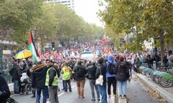 Paris'te 110 bin kişiden barışçıl yürüyüş