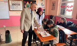 Patnos Gazeteciler Cemiyeti'nden öğrencilerine çanta ve kırtasiye desteği