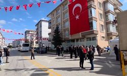 Şehit polis Ahmet Türkoğlu'nun baba ocağına Türk bayrağı asıldı