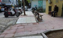 Şehzadeler'de tarihi yapının kaldırımları yenilendi