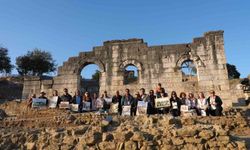 Ulusal ve uluslararası ressamlar Konuralp'i tuvallerine taşıdı