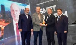Ümraniye Belediye Başkanı Yıldırım'a 'İstanbul'da Yılın Belediye Başkanı' ödülü