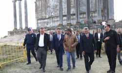 Vali Işın, Aizanoi Antik Kenti'ndeki kazı çalışmalarını inceledi
