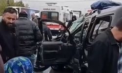 Van'da tırla hafif ticari araç çarpıştı: 2 yaralı