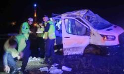Yağışlı yolda kontrolden çıkan otomobil takla attı: 4 yaralı