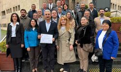 Yeni Parti Bursa İl Başkanı Yeşiltaş mazbatasını aldı