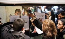 Yunanistan'da öğrenciler eğitime ayrılan ödenek yetersizliğini protesto için sokağa indi