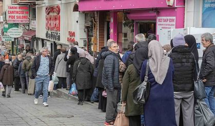 Ramazan alışverişi için kasaplarda metrelerce et ve kıyma kuyruğu